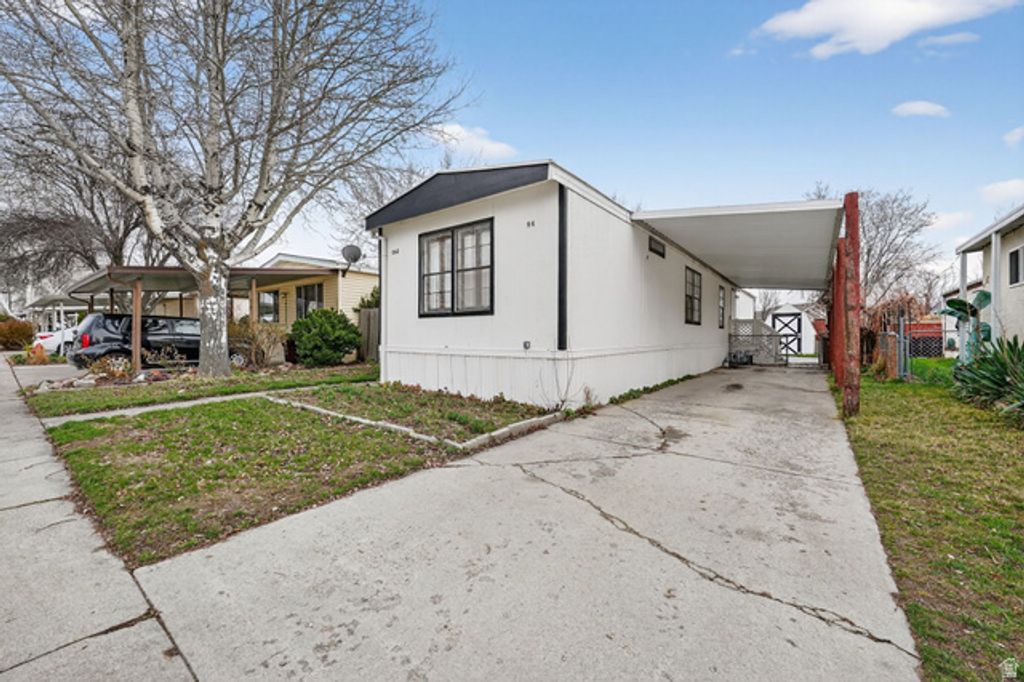 Image 2 of property listing at 262 E HIDDEN VIEW DR #94, Sandy, UT 84070
