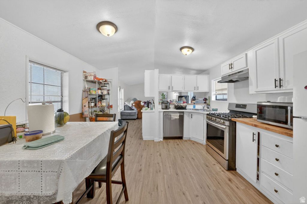 Image 12 of property listing at 262 E HIDDEN VIEW DR #94, Sandy, UT 84070