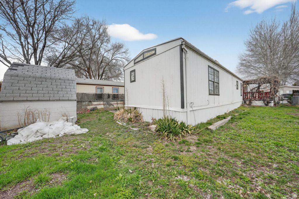 Image 16 of property listing at 262 E HIDDEN VIEW DR #94, Sandy, UT 84070
