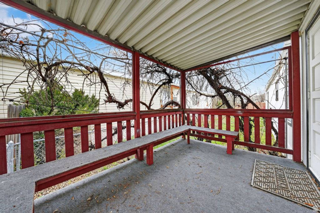 Image 3 of property listing at 262 E HIDDEN VIEW DR #94, Sandy, UT 84070