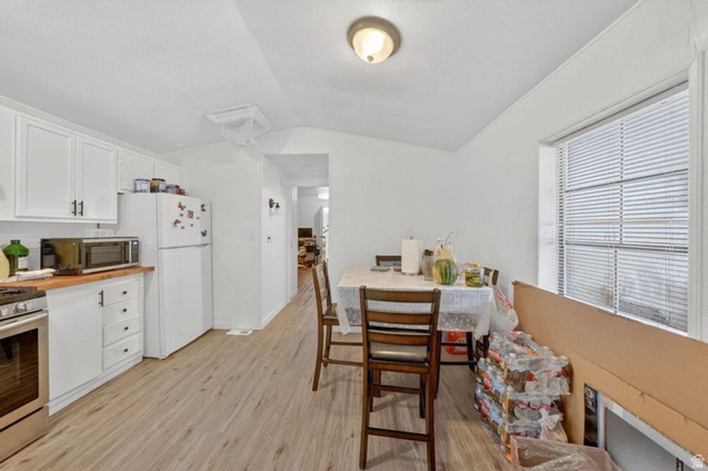 Image 6 of property listing at 262 E HIDDEN VIEW DR #94, Sandy, UT 84070