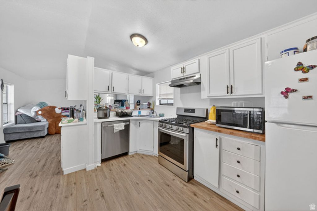 Image 7 of property listing at 262 E HIDDEN VIEW DR #94, Sandy, UT 84070
