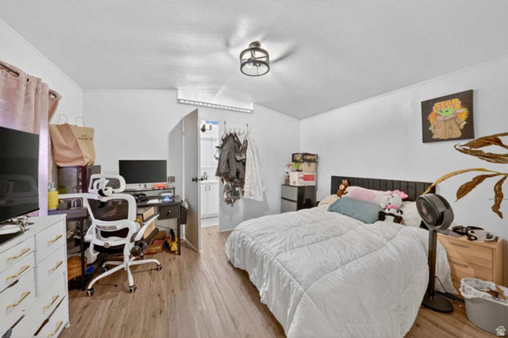 Image 9 of property listing at 262 E HIDDEN VIEW DR #94, Sandy, UT 84070