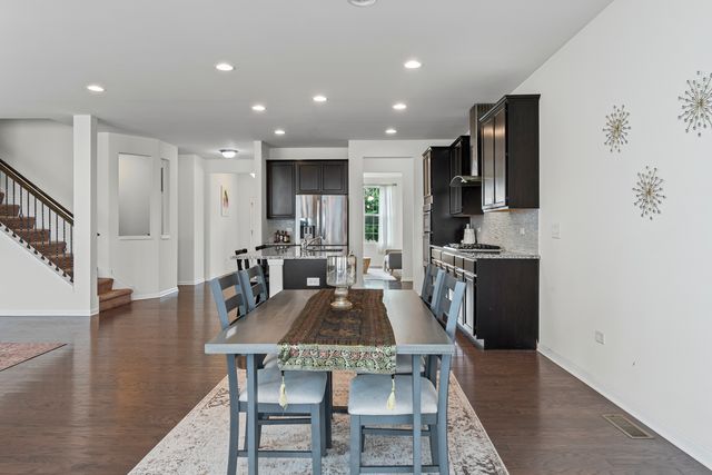 2404 Coastal Sage Court, Naperville, IL 60563