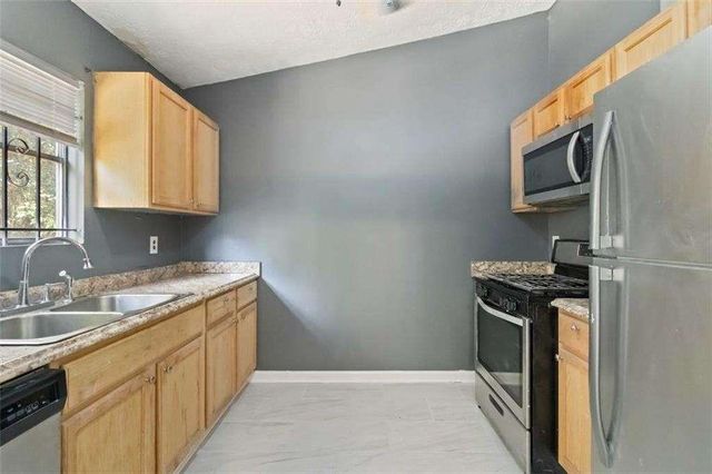 6925 CAINWOOD Drive, Atlanta, GA 30349