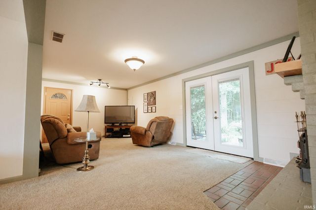 8425 Gun Club Road, Mount Vernon, IN 47620