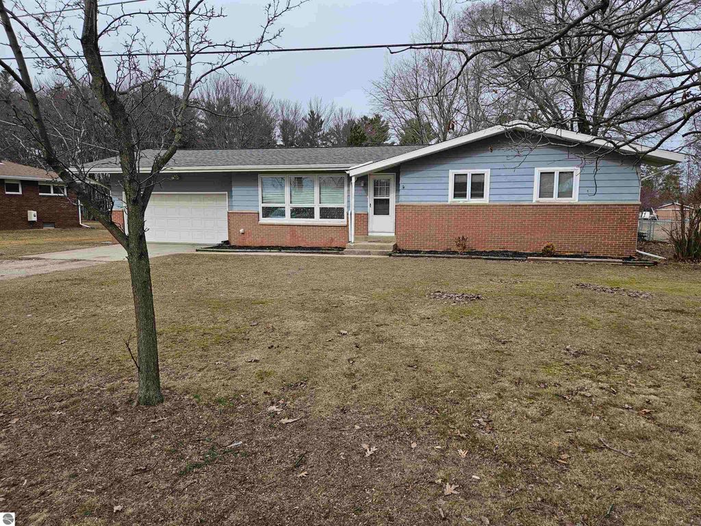 Image 1 of property listing at 1006 Cheesman Road, St Louis, MI 48880