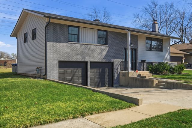 6717 Patton Drive, Woodridge, IL 60517