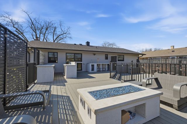 6717 Patton Drive, Woodridge, IL 60517