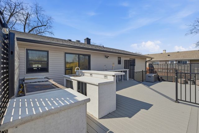 6717 Patton Drive, Woodridge, IL 60517