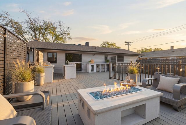 6717 Patton Drive, Woodridge, IL 60517