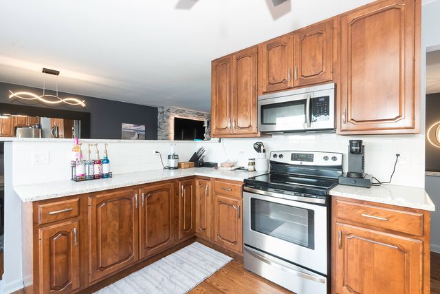 6717 Patton Drive, Woodridge, IL 60517