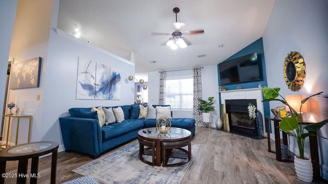 637 Hillside Drive, Wilmington, NC 28412