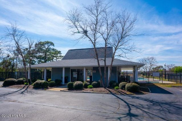 637 Hillside Drive, Wilmington, NC 28412