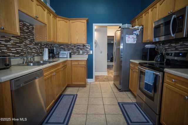 637 Hillside Drive, Wilmington, NC 28412