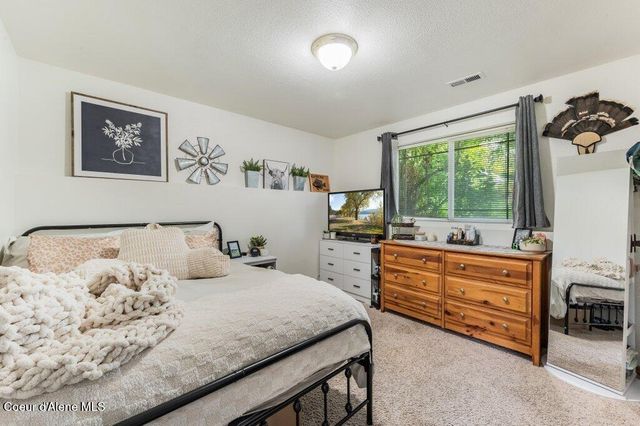 380 W Bridle LN, Post Falls, ID 83854