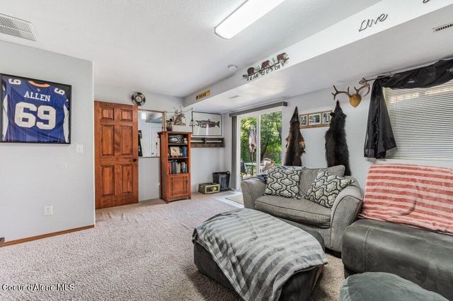 380 W Bridle LN, Post Falls, ID 83854