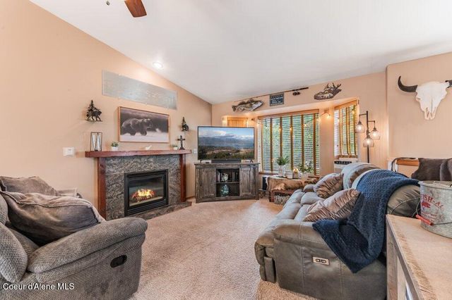 380 W Bridle LN, Post Falls, ID 83854