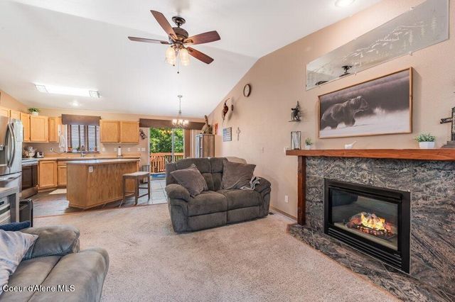 380 W Bridle LN, Post Falls, ID 83854