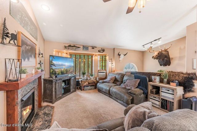 380 W Bridle LN, Post Falls, ID 83854
