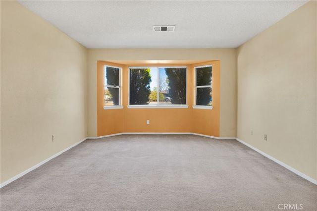 22111 Isatis, Apple Valley, CA 92307