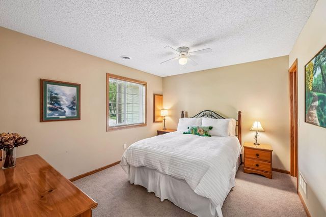 912 Kelly Court, Chanhassen, MN 55317
