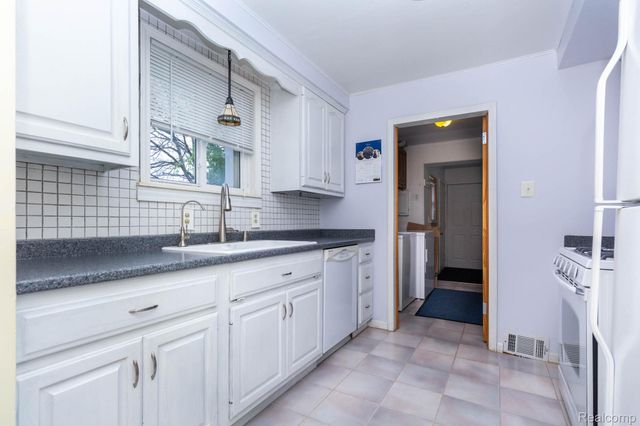 4249 Bonning Avenue, Warren, MI 48091