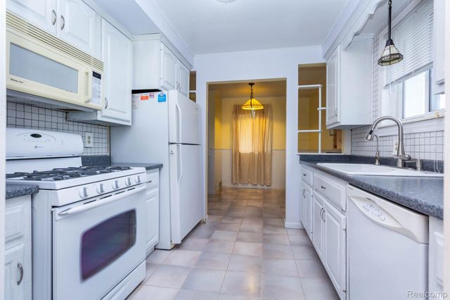 4249 Bonning Avenue, Warren, MI 48091