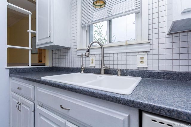 4249 Bonning Avenue, Warren, MI 48091