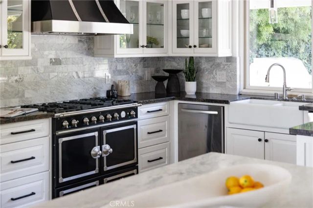 3500 Surfview Lane, Corona Del Mar, CA 92625