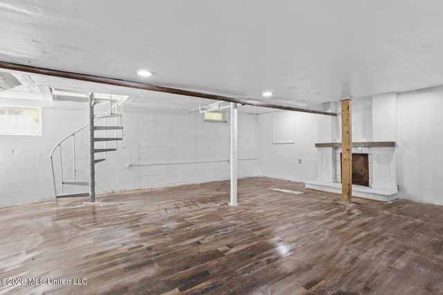 1112 Meadowbrook Road, Jackson, MS 39206