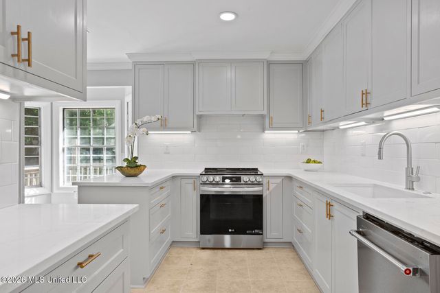 1112 Meadowbrook Road, Jackson, MS 39206
