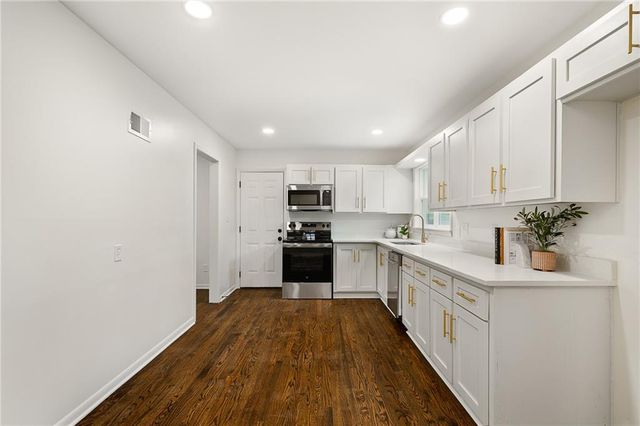 11801 W 54th Street, Shawnee, KS 66203