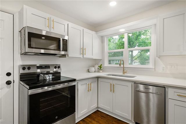 11801 W 54th Street, Shawnee, KS 66203