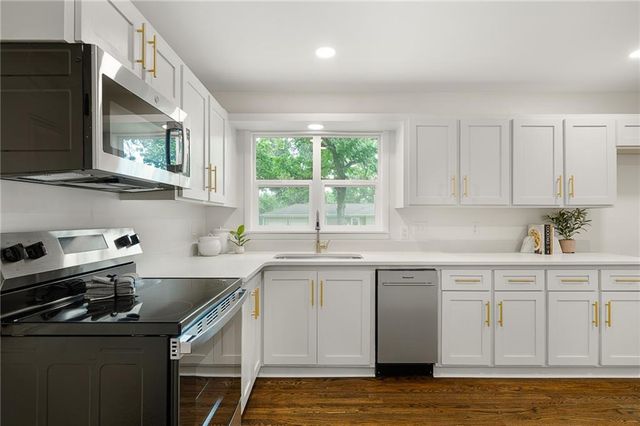 11801 W 54th Street, Shawnee, KS 66203