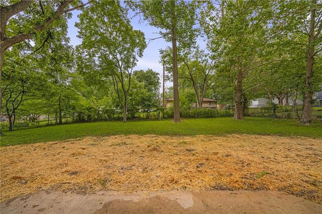 11801 W 54th Street, Shawnee, KS 66203