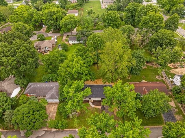 11801 W 54th Street, Shawnee, KS 66203
