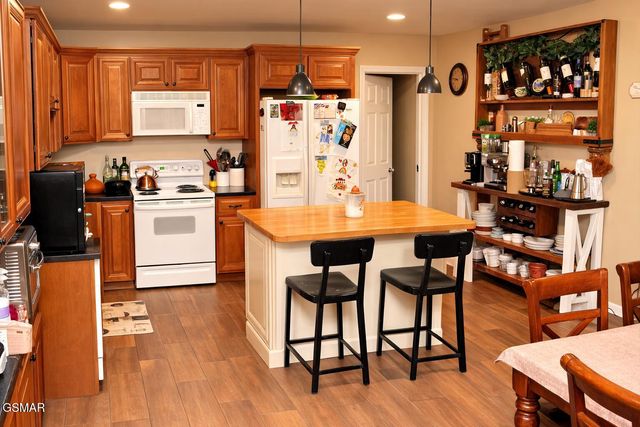 1613 Jasmine Trail, Sevierville, TN 37862