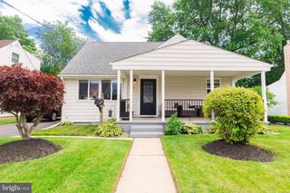 13 WOLF DR, Hamilton, NJ 08610