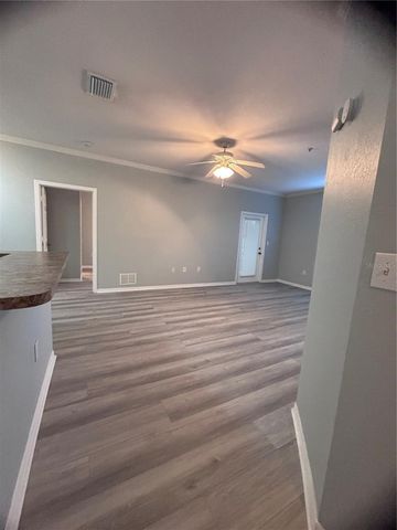 2406 COURTNEY MEADOWS COURT 104, Tampa, FL 33619