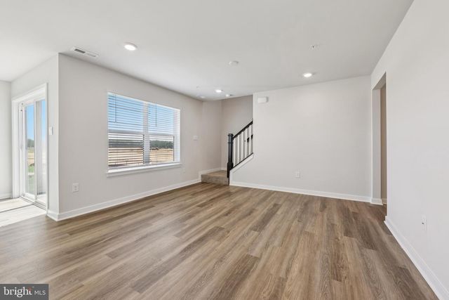 273 LONG BRANCH LN, La Plata, MD 20646