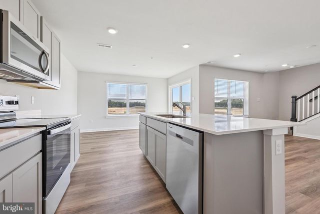 273 LONG BRANCH LN, La Plata, MD 20646