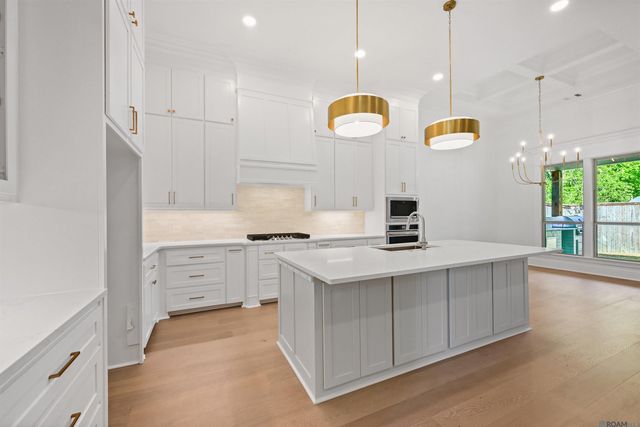 17452 Lions Ear Ln, Prairieville, LA 70769