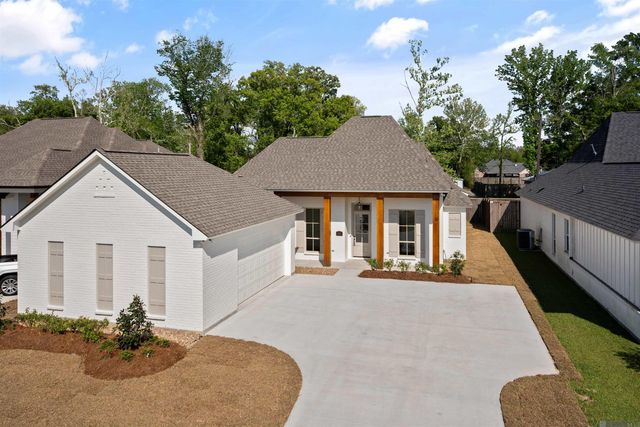 17452 Lions Ear Ln, Prairieville, LA 70769