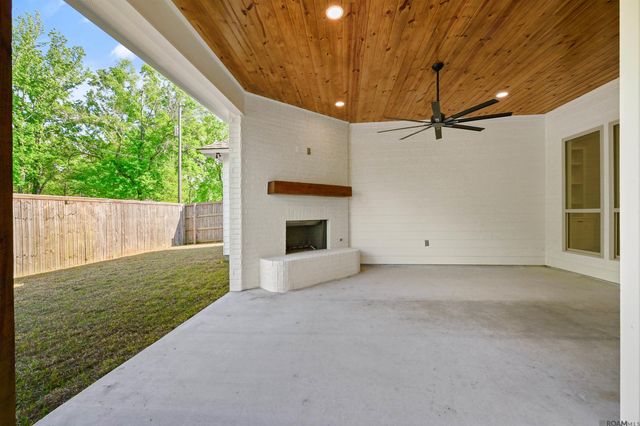 17452 Lions Ear Ln, Prairieville, LA 70769