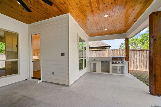 17452 Lions Ear Ln, Prairieville, LA 70769