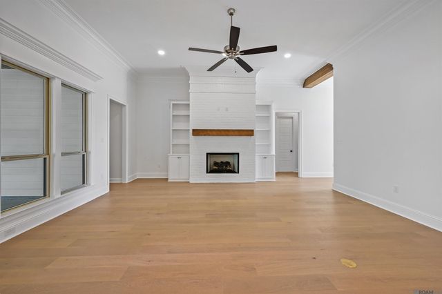 17452 Lions Ear Ln, Prairieville, LA 70769