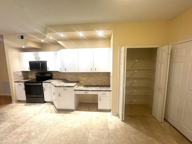 1208 CLAYS TRAIL, Oldsmar, FL 34677