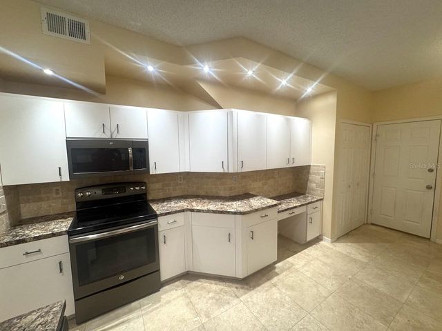 1208 CLAYS TRAIL, Oldsmar, FL 34677