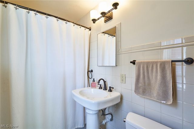18975 Van Aken Boulevard 411, Shaker Heights, OH 44122